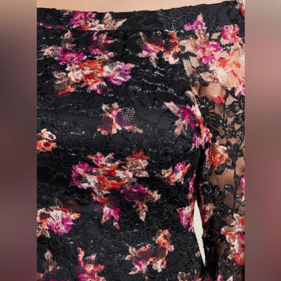 New-Plus Size Venus Off-The-Shoulder Lace Dress. Size 24. - Picture 7 of 9